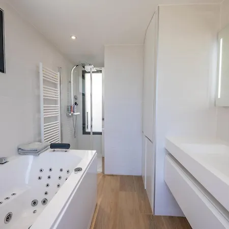 06bk - Superb Contemporary Sea-view Villa