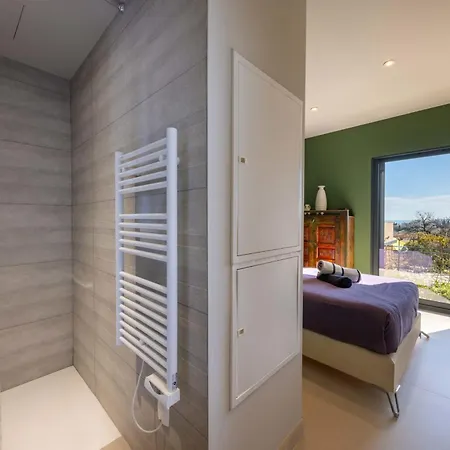 Villa 06bk - Superb Contemporary Sea-view