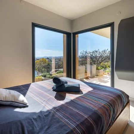 06bk - Superb Contemporary Sea-view *