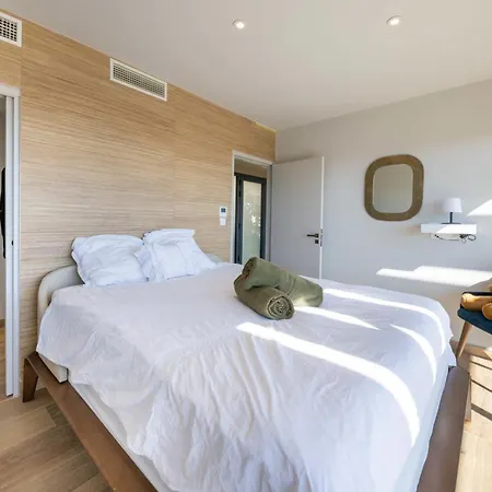 Villa 06bk - Superb Contemporary Sea-view