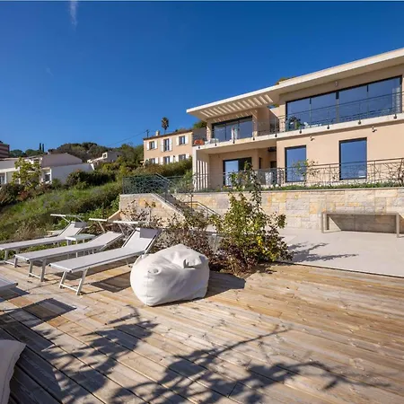 06bk - Superb Contemporary Sea-view Villa *